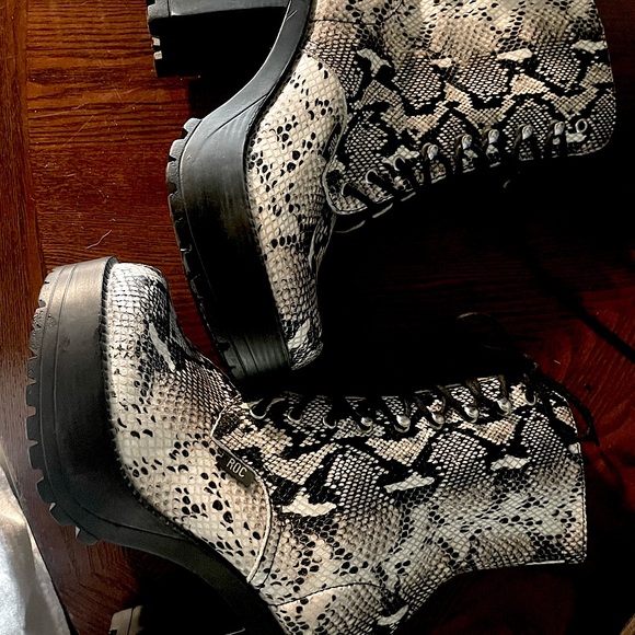 ROC platform lace up boots all leather snake print size 39 8 Made in Australia - Picture 8 of 10